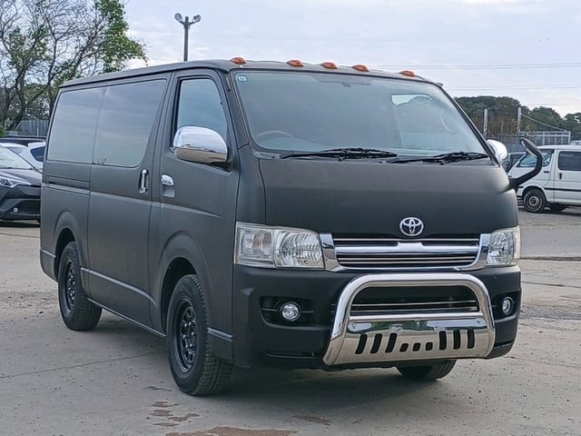 2005 Toyota Hiace V
