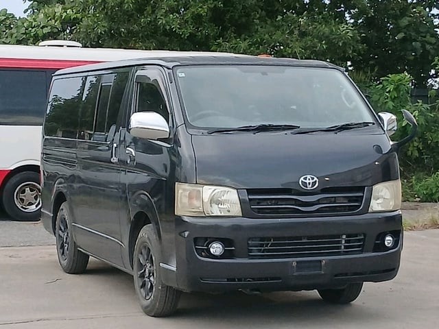2005 Toyota Hiace V