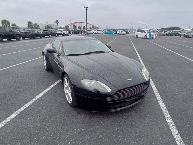 Aston Martin V8 Vantage