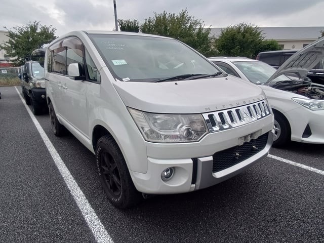 2013 Mitsubishi Delica D5