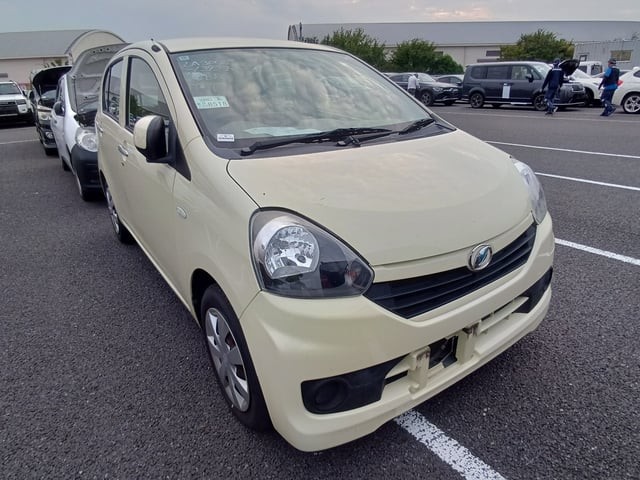 2016 Daihatsu Mira ES