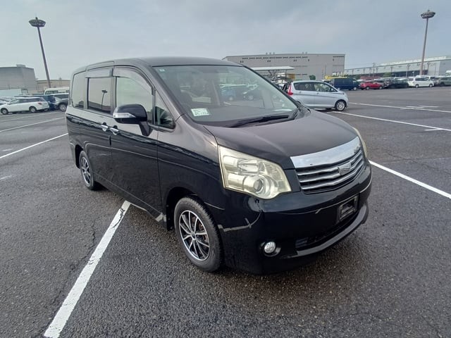 2010 Toyota Noah