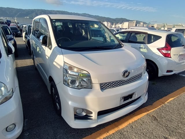 2013 Toyota Voxy