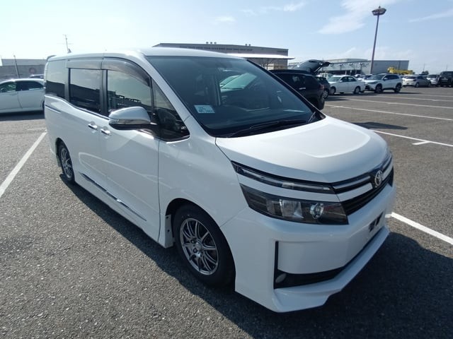 2014 Toyota Voxy HV