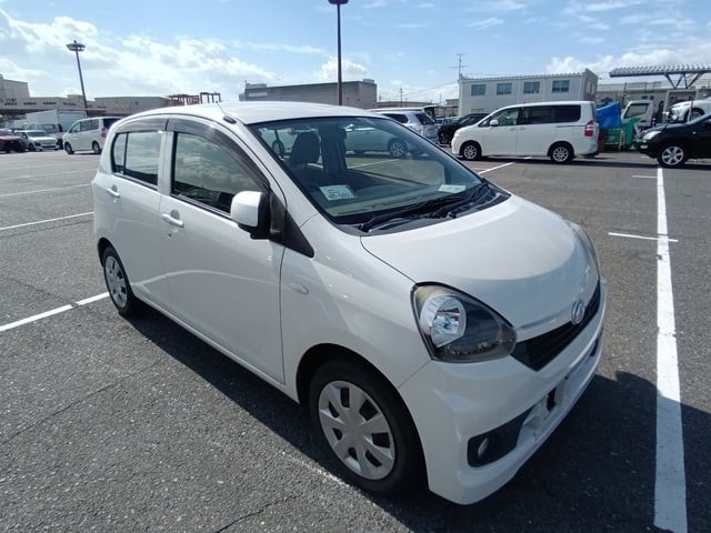 2016 Daihatsu Mira ES