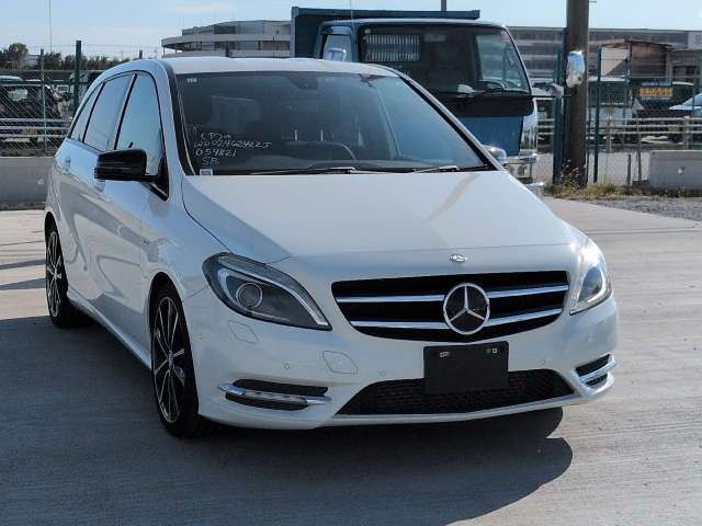 Mercedes-Benz B180