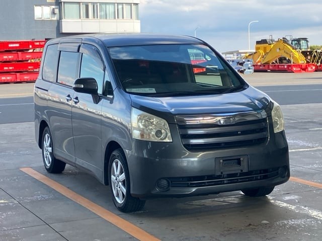 2007 Toyota Noah