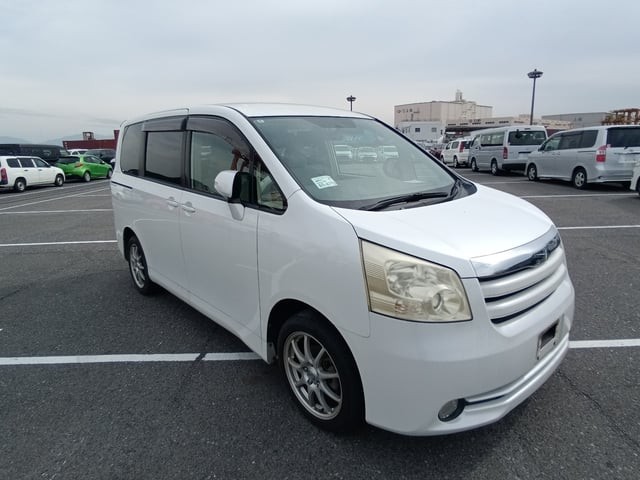 2008 Toyota Noah