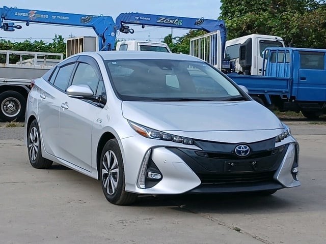 2022 Toyota Prius PHV