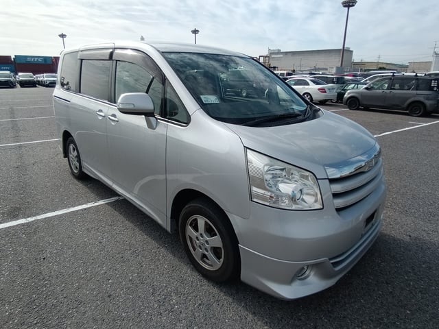2010 Toyota Noah