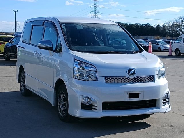 2013 Toyota Voxy