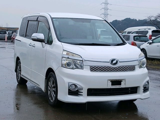 2013 Toyota Voxy