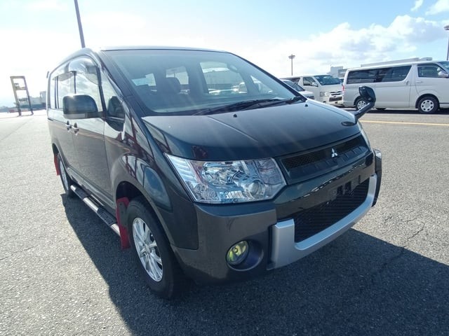 2012 Mitsubishi Delica D5