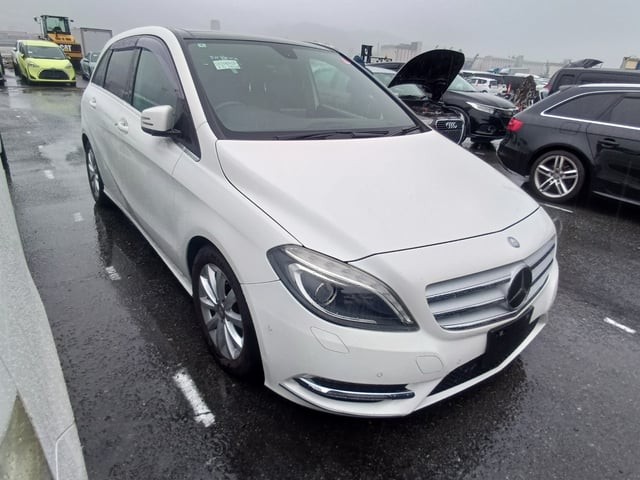 Mercedes-Benz B180
