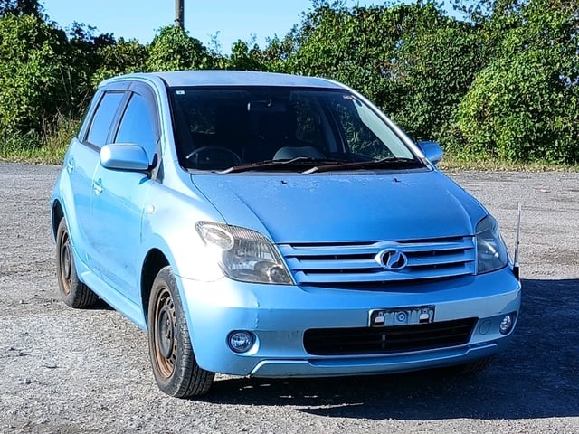 2005 Toyota IST