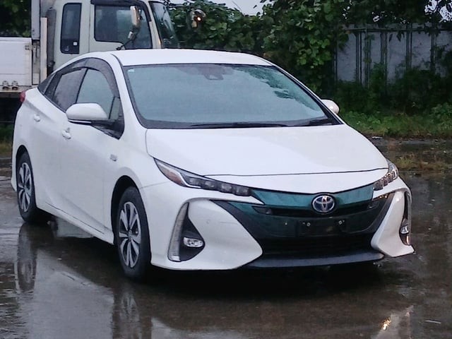 2019 Toyota Prius PHV
