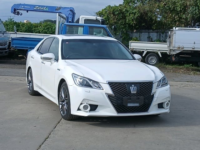 2013 Toyota Crown HV