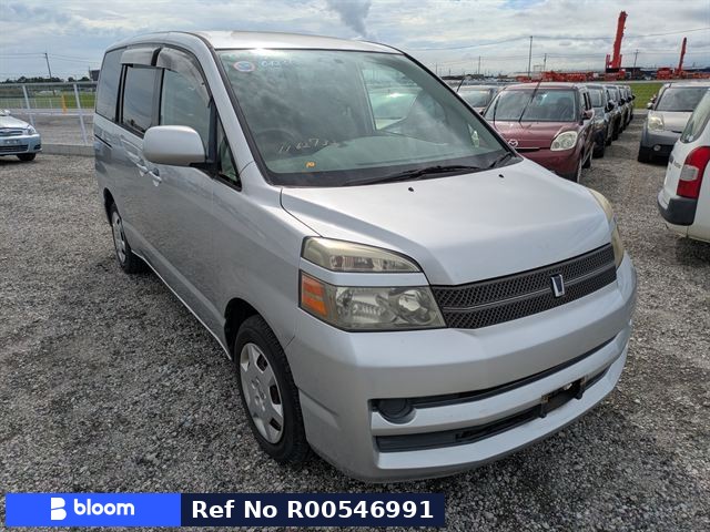 2005 Toyota Voxy