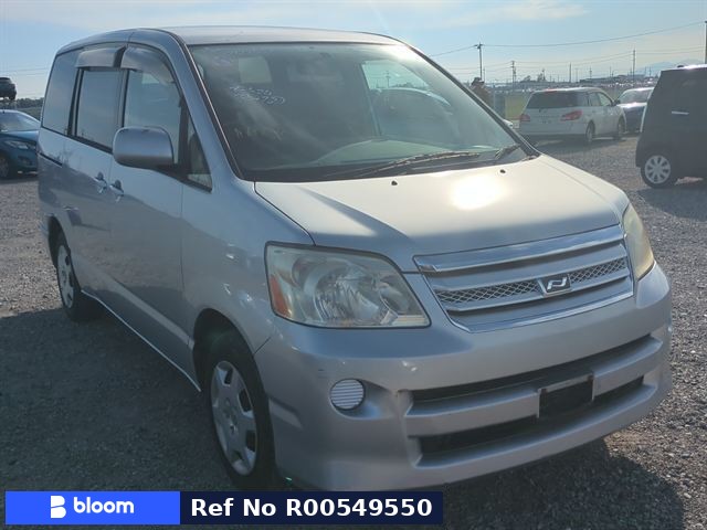 2005 Toyota Noah
