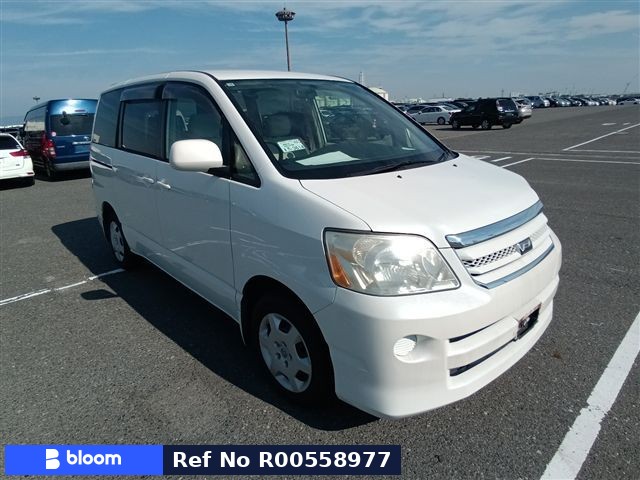 2005 Toyota Noah