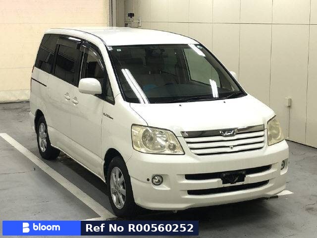 2003 Toyota Noah