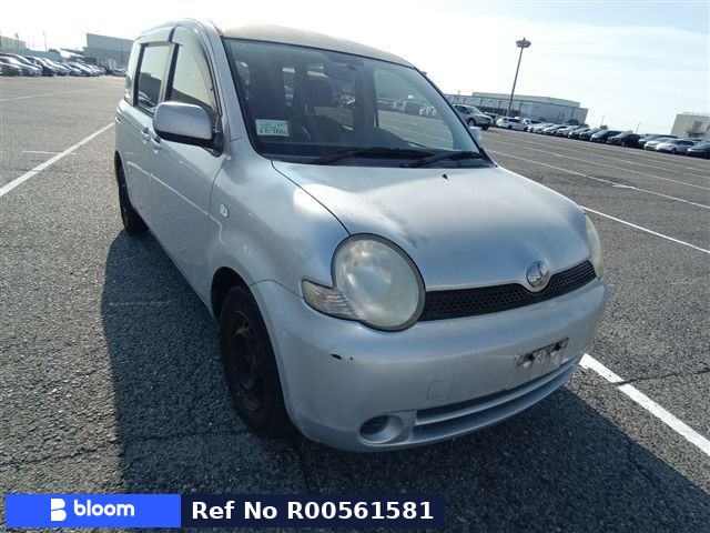 2004 Toyota Sienta