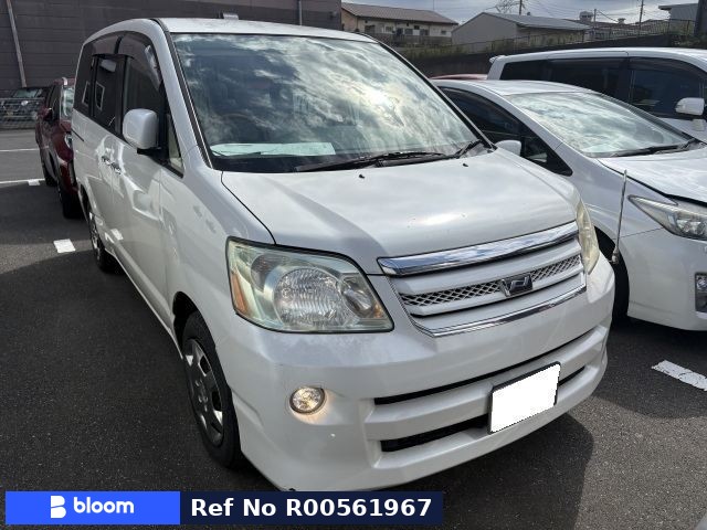 2005 Toyota Noah