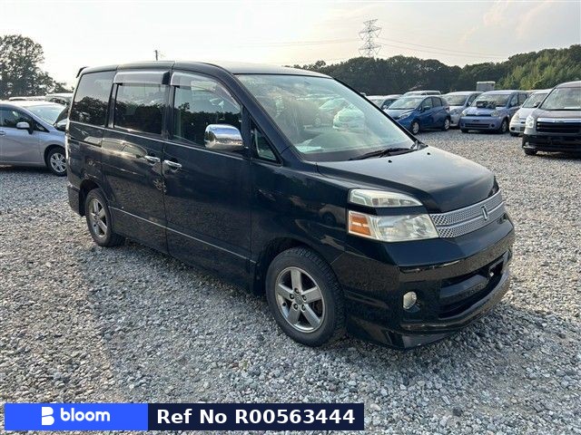 2005 Toyota Voxy