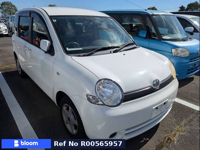 2004 Toyota Sienta