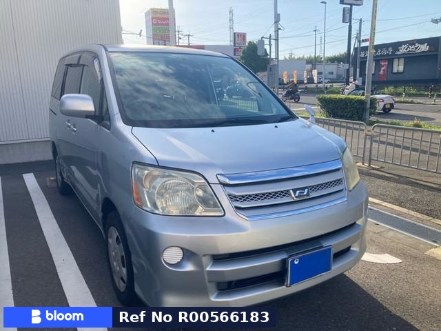 2005 Toyota Noah