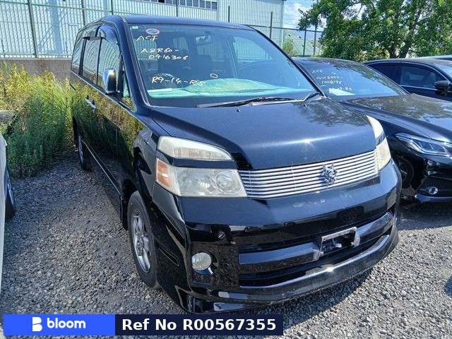2005 Toyota Voxy